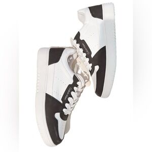 SB17  New Calvin Klein Hattea Low Top Sneaker | Calvin Klein Size 6.5 M